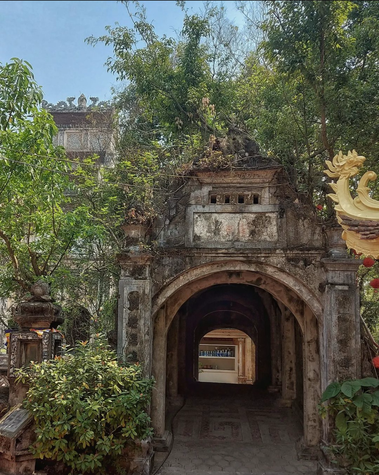 Chùa Cổ Lễ - Nam Định: Chuông cổ ngự giữa hồ