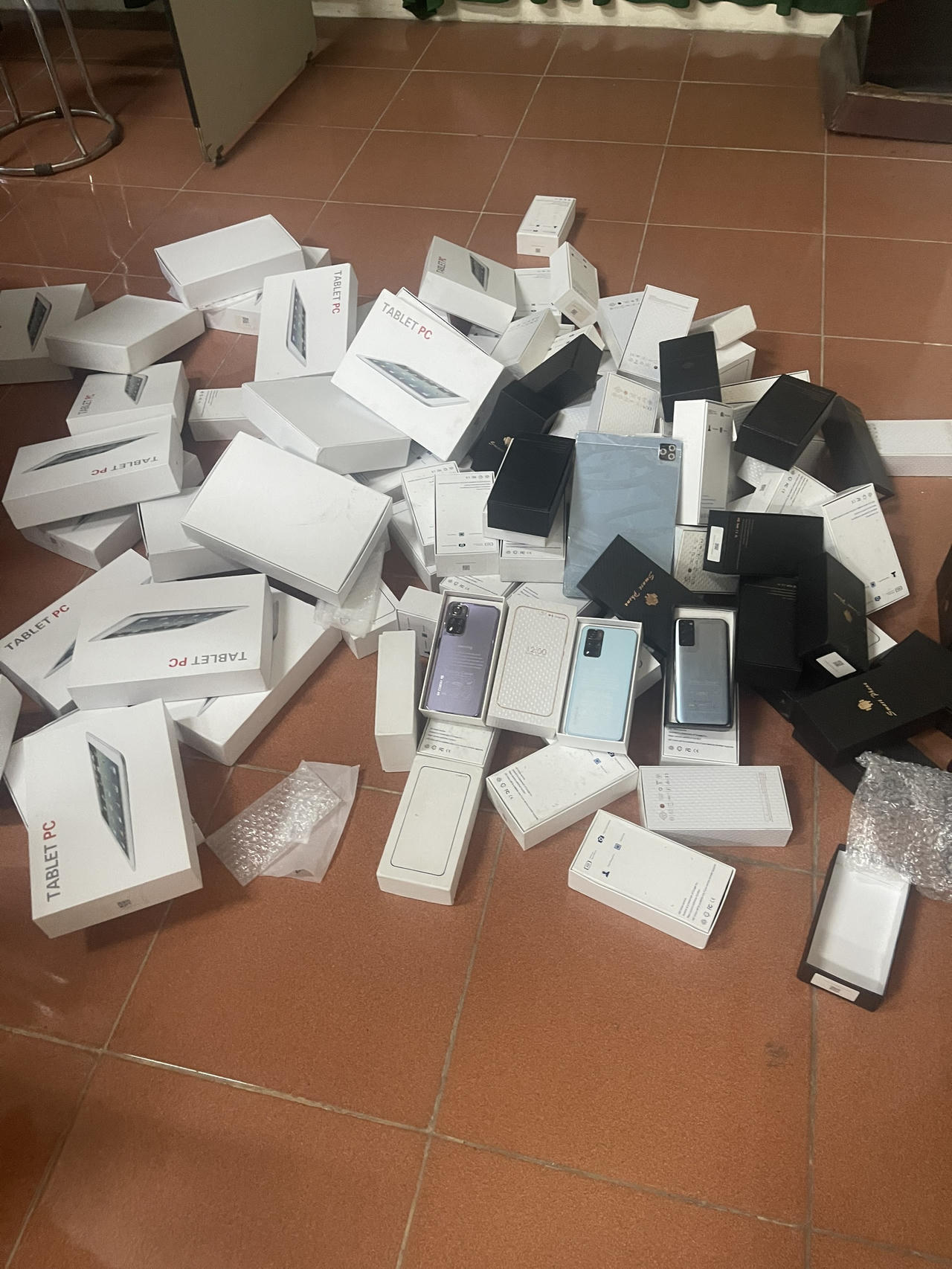 Bắc Ninh: Hàng ngàn điện thoại, thiết bị điện tử lậu bị thu giữ