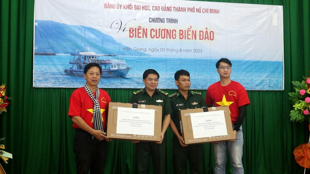 Đảng ủy Khối Đại học, Cao đẳng TP. HCM tổ chức các hoạt động “Vì biên cương biển đảo” 