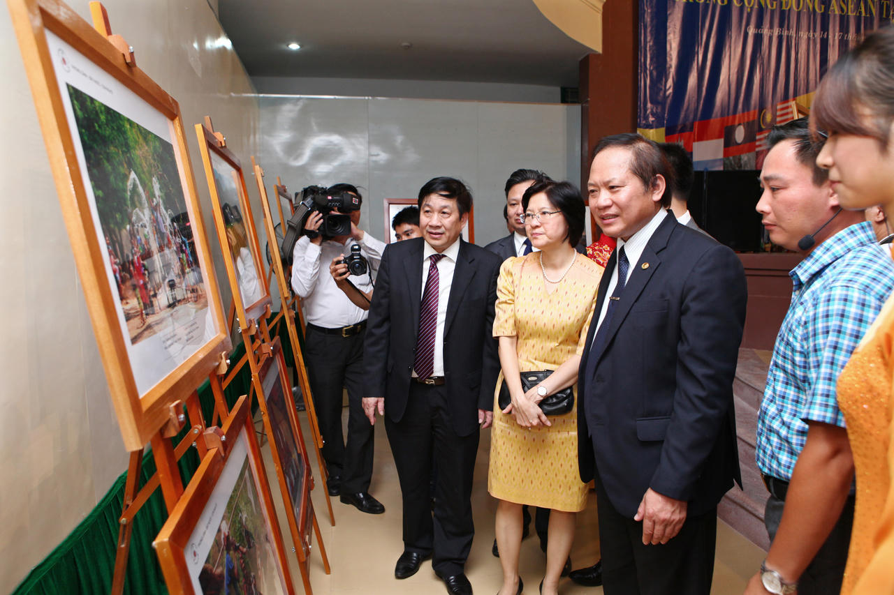 Trưng bày 360 tác phẩm ảnh và phim phóng sự - tài liệu trong Cộng đồng ASEAN