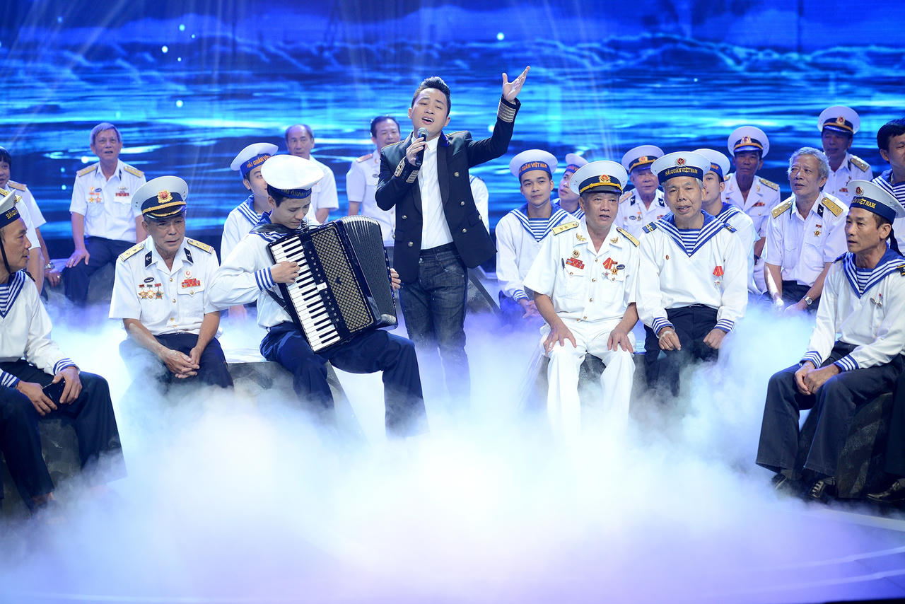 Ý kiến trái chiều về hai phiên bản “Nơi đảo xa” 