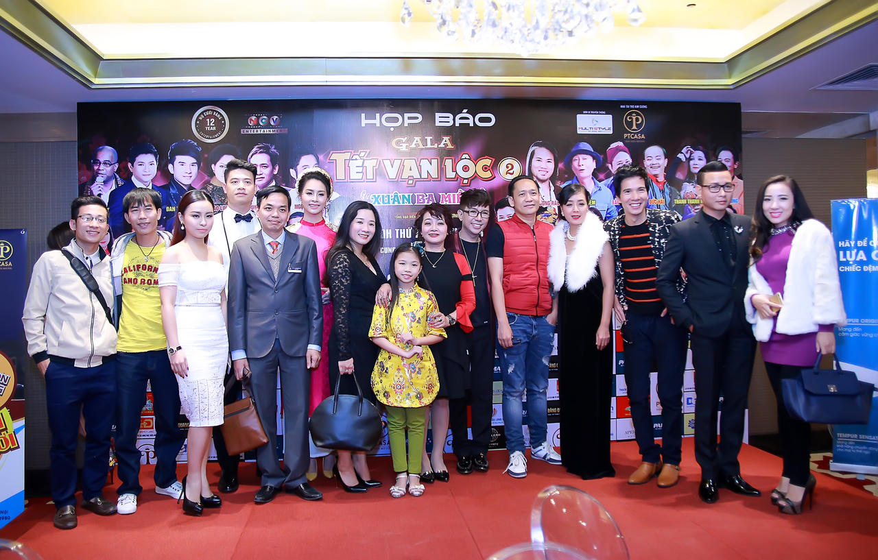 Nghệ sĩ Vượng Râu bỏ tiền tỉ đón Tết Vạn Lộc