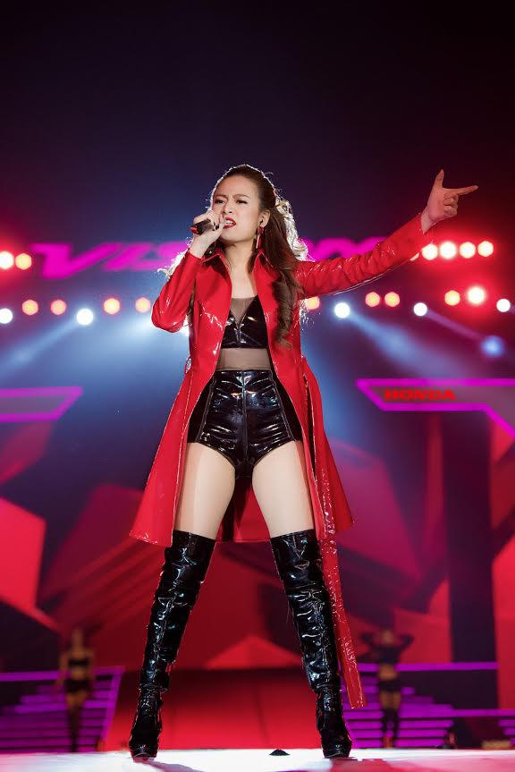 Mỹ Tâm, Tóc Tiên “quậy” tưng bừng với 20 nghìn khán giả