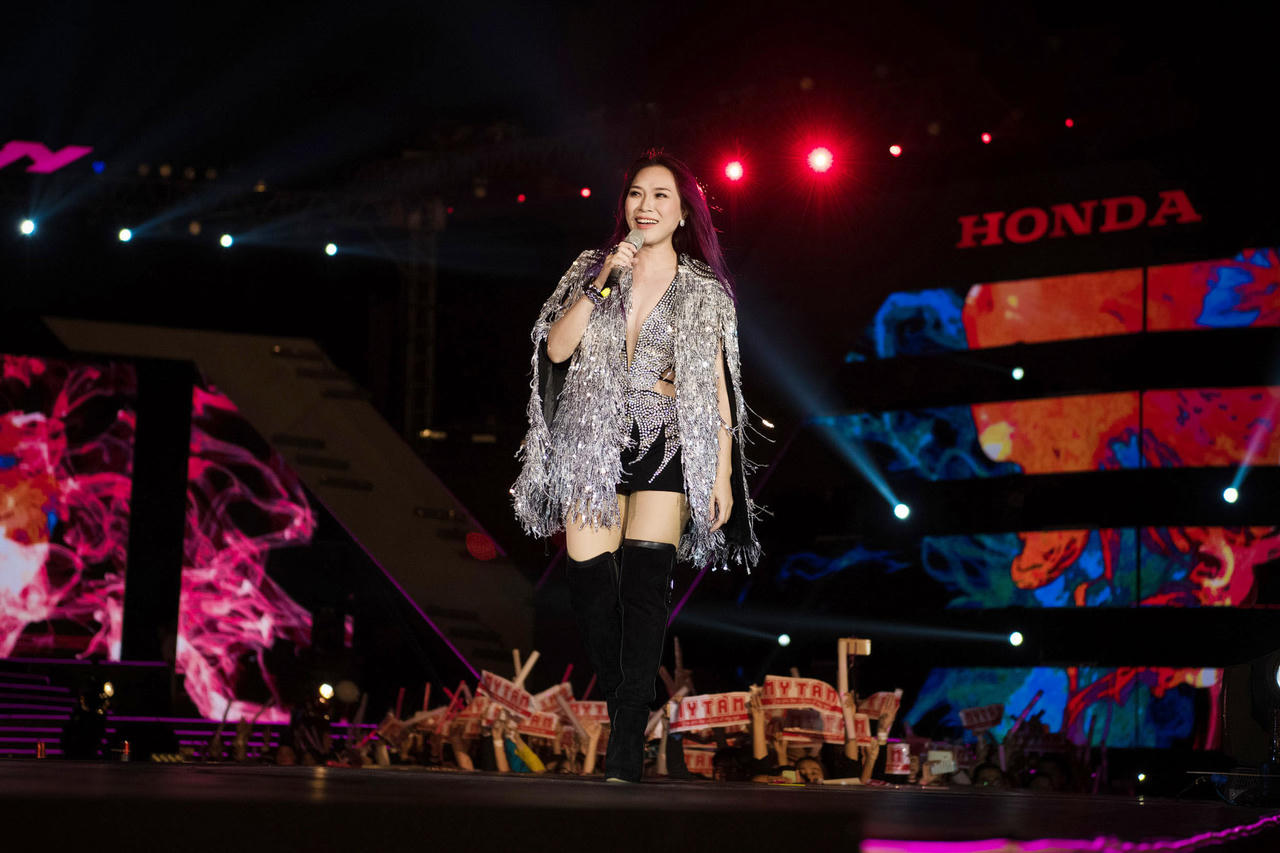 Mỹ Tâm, Tóc Tiên “quậy” tưng bừng với 20 nghìn khán giả