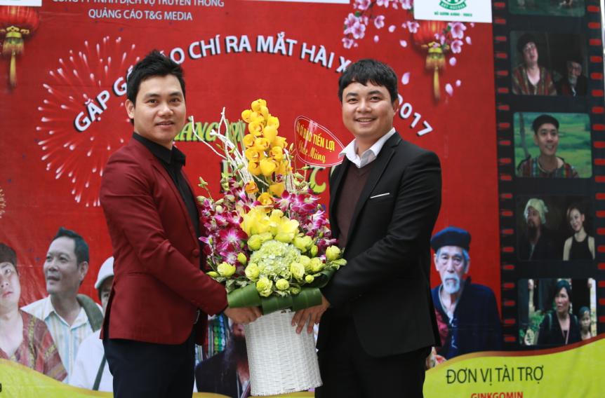 Sẵn sàng đóng cảnh nóng, Diễm Hằng can đảm để rắn bò lên người