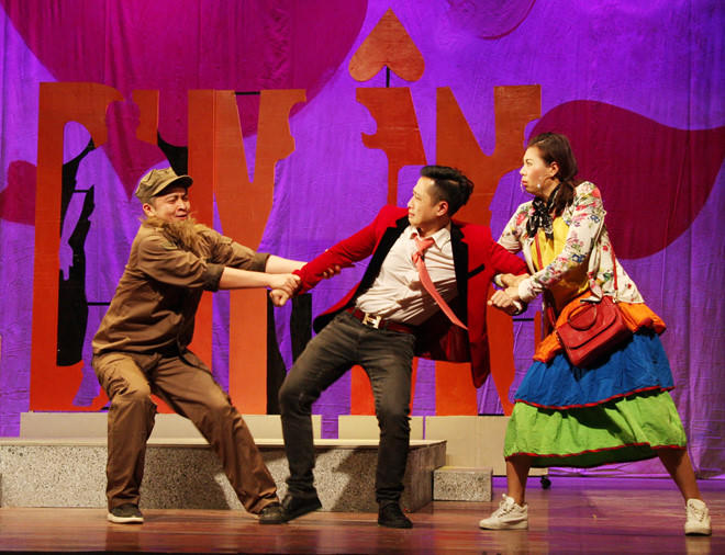 'Oái oăm đời'- bi hài với những vấn đề thời sự