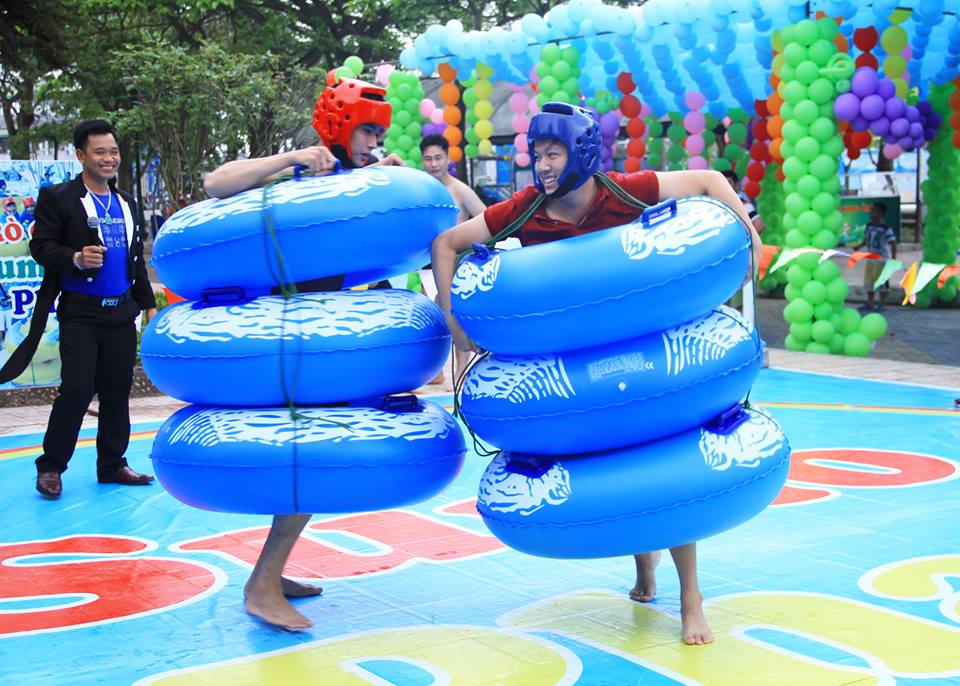 Hà Nội sôi động lễ hội đón chào 30/4-1/5