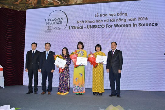 Vinh danh và hỗ trợ tài năng khoa học nữ Việt Nam