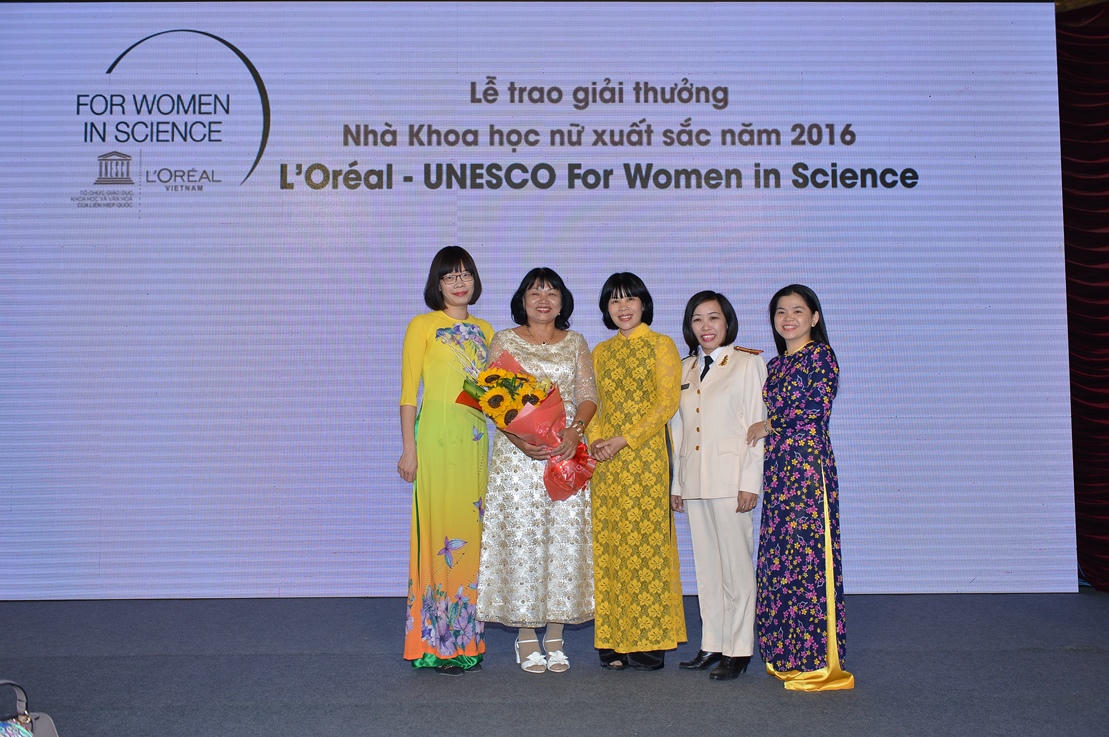 Vinh danh và hỗ trợ tài năng khoa học nữ Việt Nam