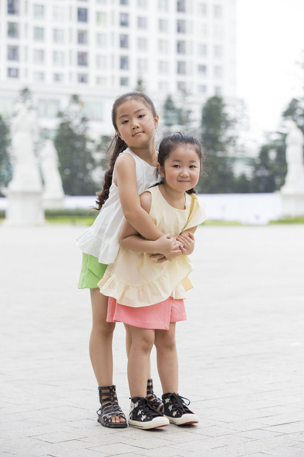 Con gái' ông trùm 'Người phán xử' khoe hai thiên thần nhỏ