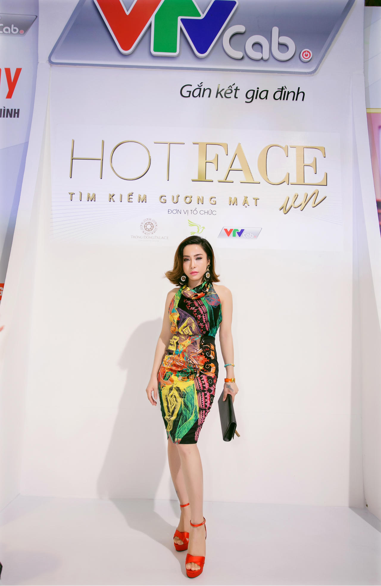 Á khôi doanh nhân 2015 Mai Diệu Linh ngồi 'ghế nóng' Hot Face