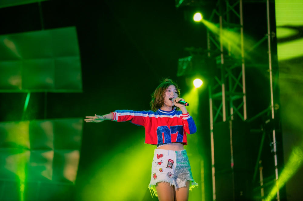 Các sao 'thiêu đốt' SVĐ Bách Khoa Hà Nội