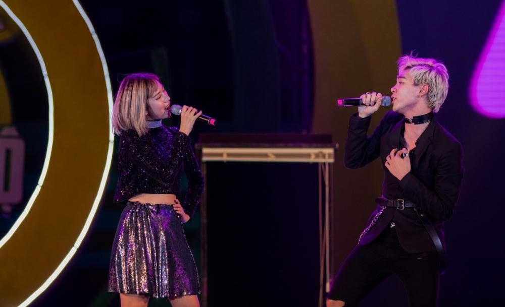 Các sao 'thiêu đốt' SVĐ Bách Khoa Hà Nội