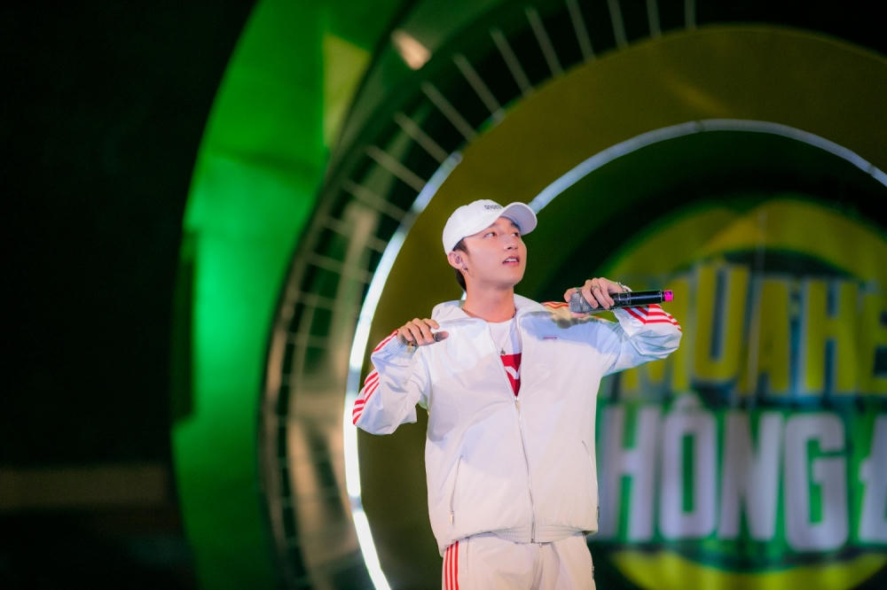 Các sao 'thiêu đốt' SVĐ Bách Khoa Hà Nội