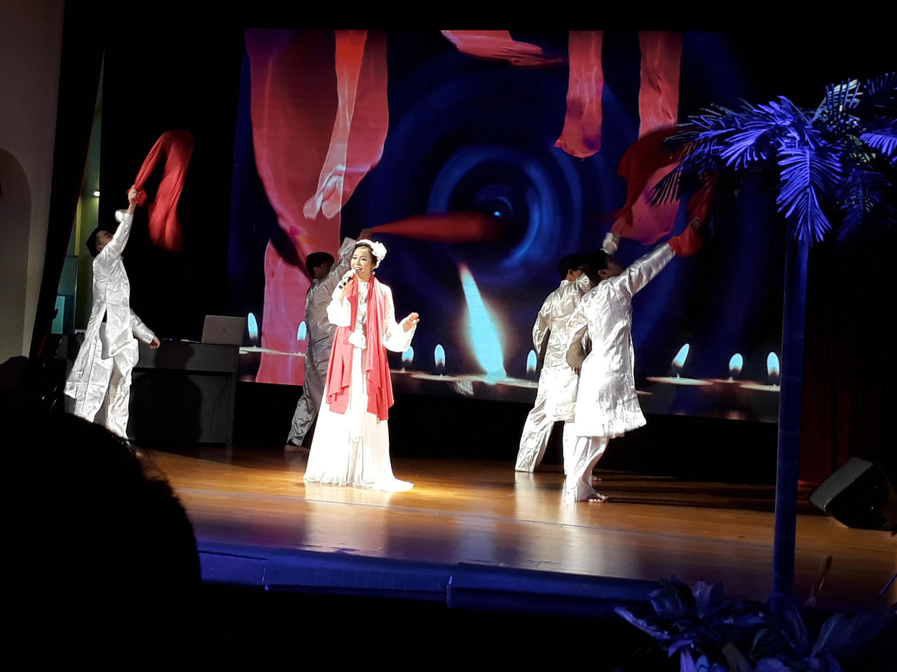 Hồng Duyên đặt ra rào cản để vượt qua 