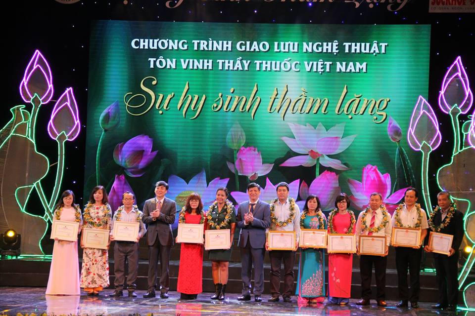 Trao giải cuộc thi 'Sự hy sinh thầm lặng'