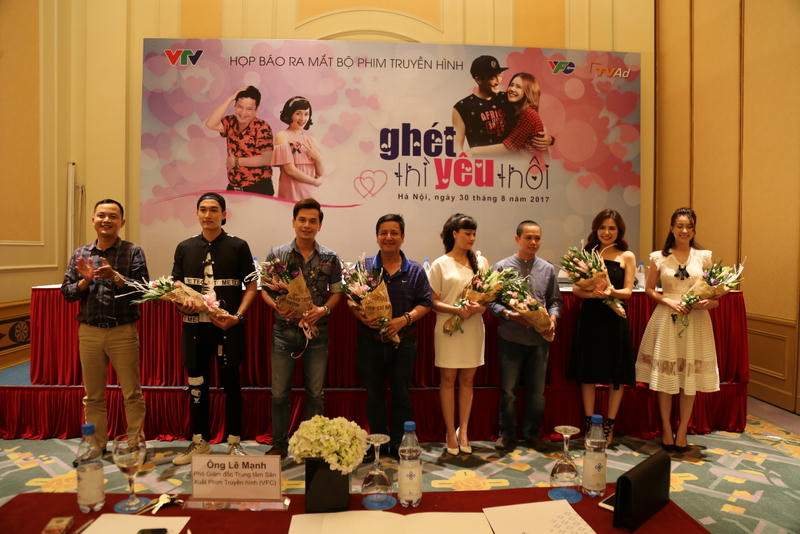 Vân Dung thích thú 'diễn yêu' với Chí Trung