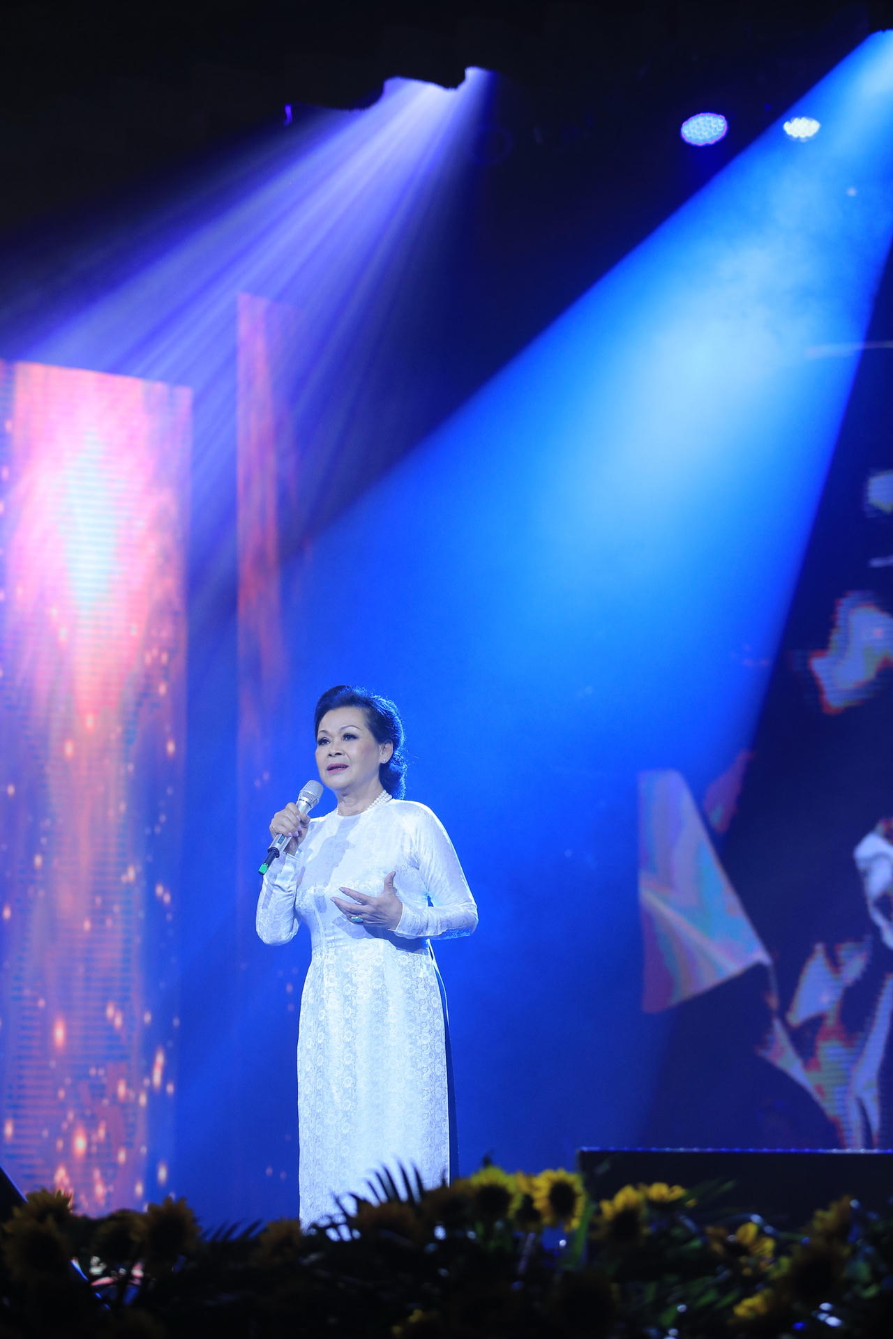 Danh ca Khánh Ly đưa người nghe về kỷ niệm cũ rêu phong