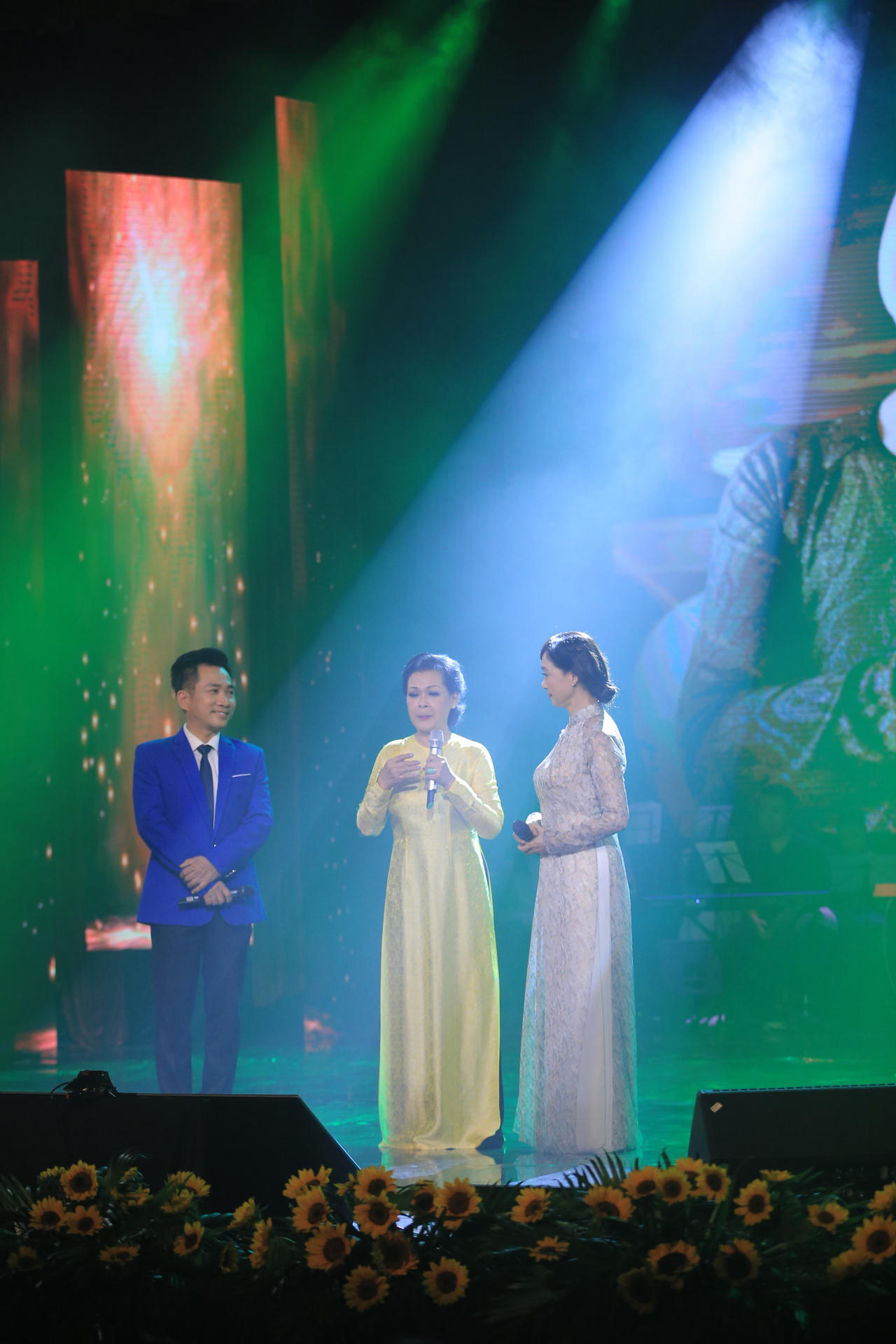 Danh ca Khánh Ly đưa người nghe về kỷ niệm cũ rêu phong