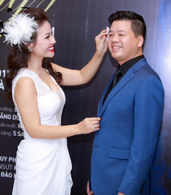 Vợ ca sĩ Đăng Dương: Sẵn sàng bán nhà để chồng thực hiện ước mơ