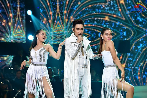  'Hoàng tử” remix Quang Hà tri ân khán giả với live concert dài... 4,5 giờ