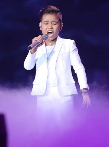 Trương Kiều Diễm nhí nhảnh với 'Ông trăng miệng cười'