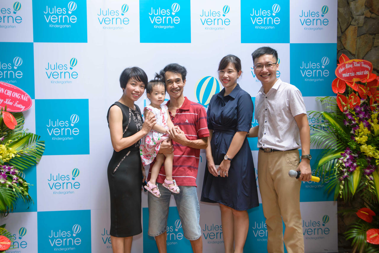  Diễn viên có “gương mặt đau khổ” hạnh phúc khi làm bố ở tuổi ngoài 50