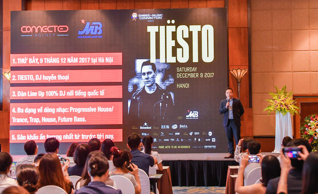 Huyền thoại Tiësto sắp biểu diễn tại Hà Nội 