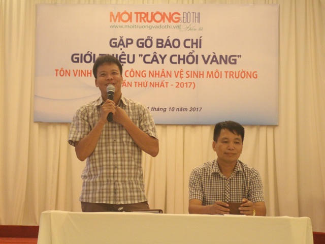 Tặng vàng cho công nhân vệ sinh môi trường tiêu biểu