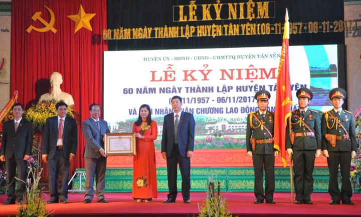 Bắc Giang: Huyện Tân Yên đón nhận Huân chương Lao động hạng Nhất