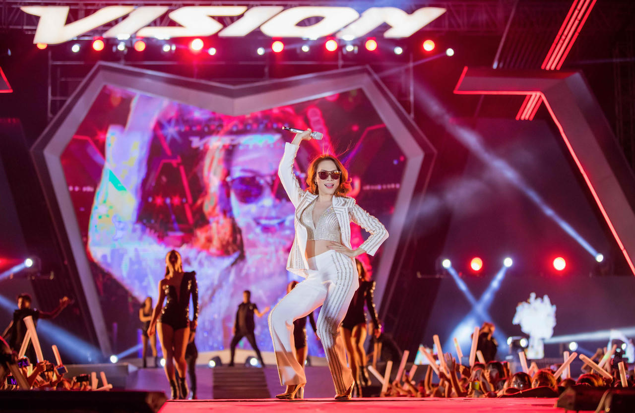 Mỹ Tâm cuồng nhiệt với “hit khủng” trước 4 nghìn khán giả