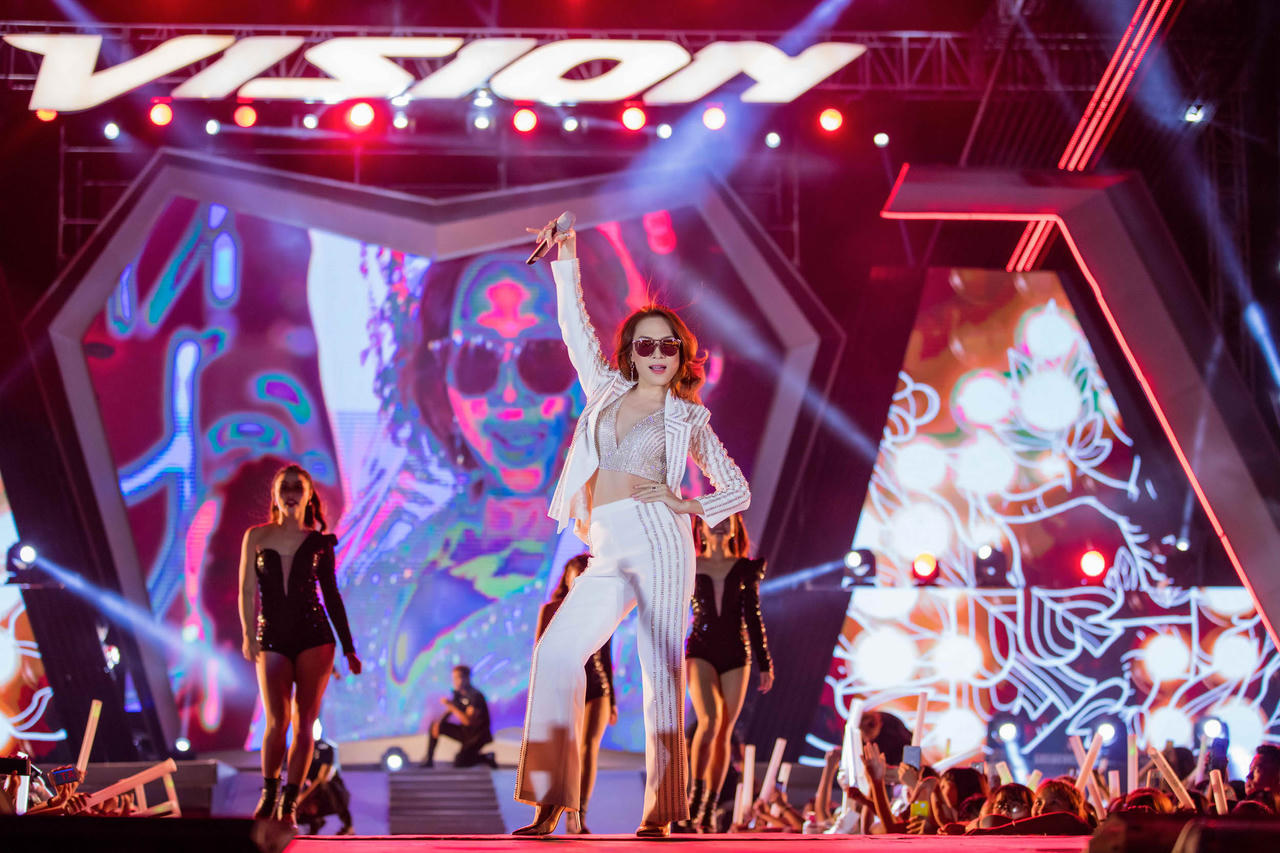 Mỹ Tâm cuồng nhiệt với “hit khủng” trước 4 nghìn khán giả