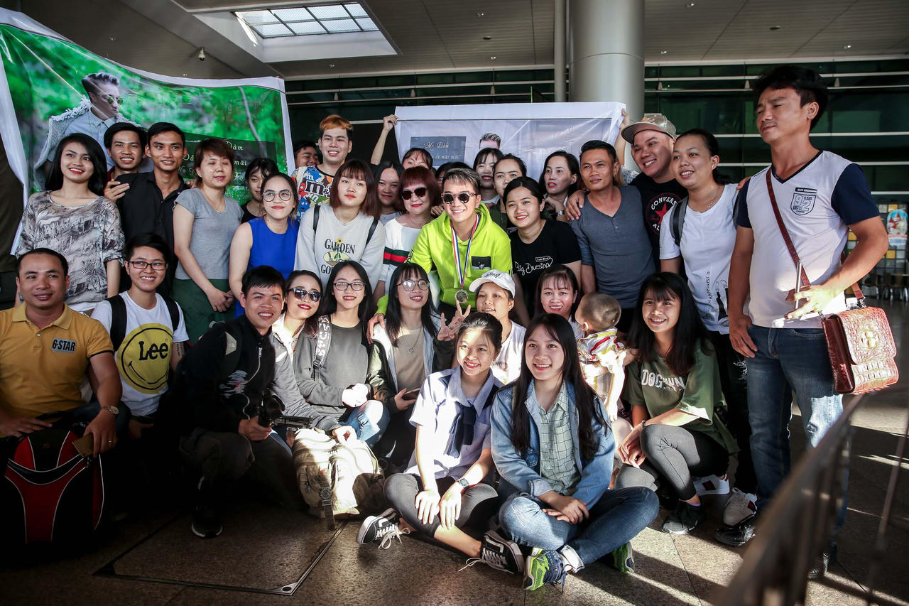 Đàm Vĩnh Hưng bất ngờ nhận cúp vàng đặc biệt