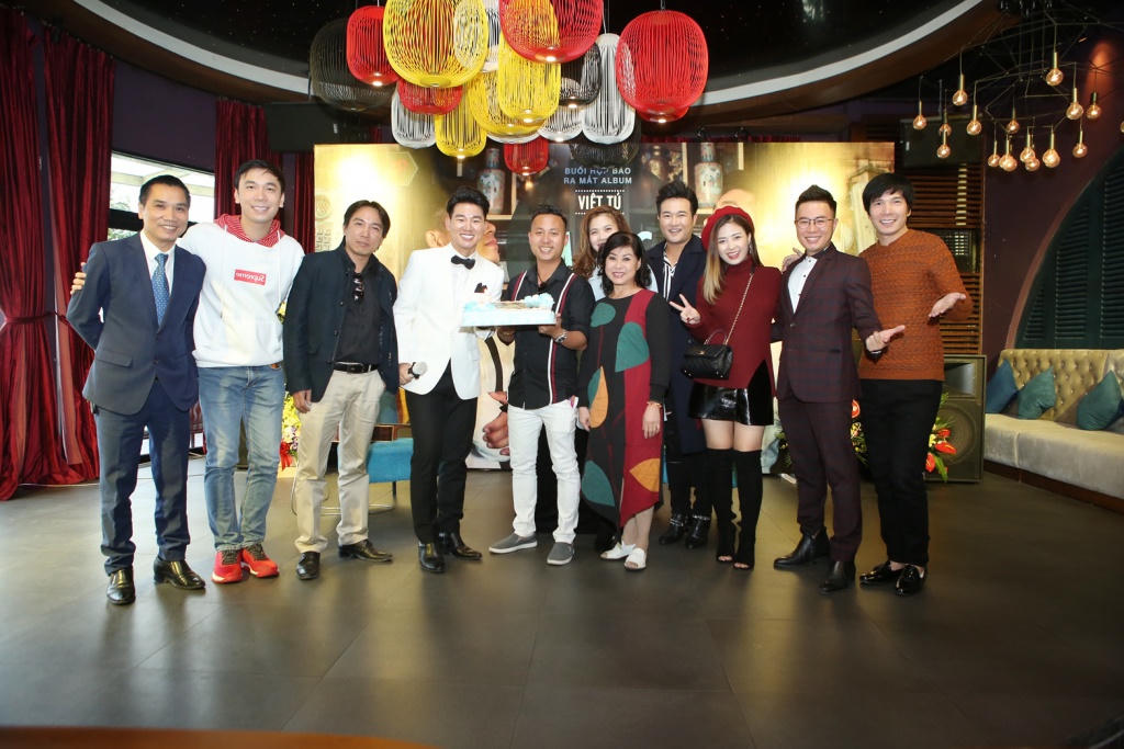 'Tú híp': 'Chết, tôi cũng không cắt mí, phẫu thuật thẩm mỹ'