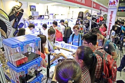 Thi flycam tại Triển lãm Quốc tế về Phát thanh Truyền hình và Thiết bị Nghe nhìn 2018