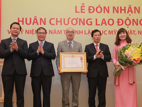  Cục Mỹ thuật, Nhiếp ảnh và Triển lãm đón nhận tặng Huân chương Lao động hạng Nhì 