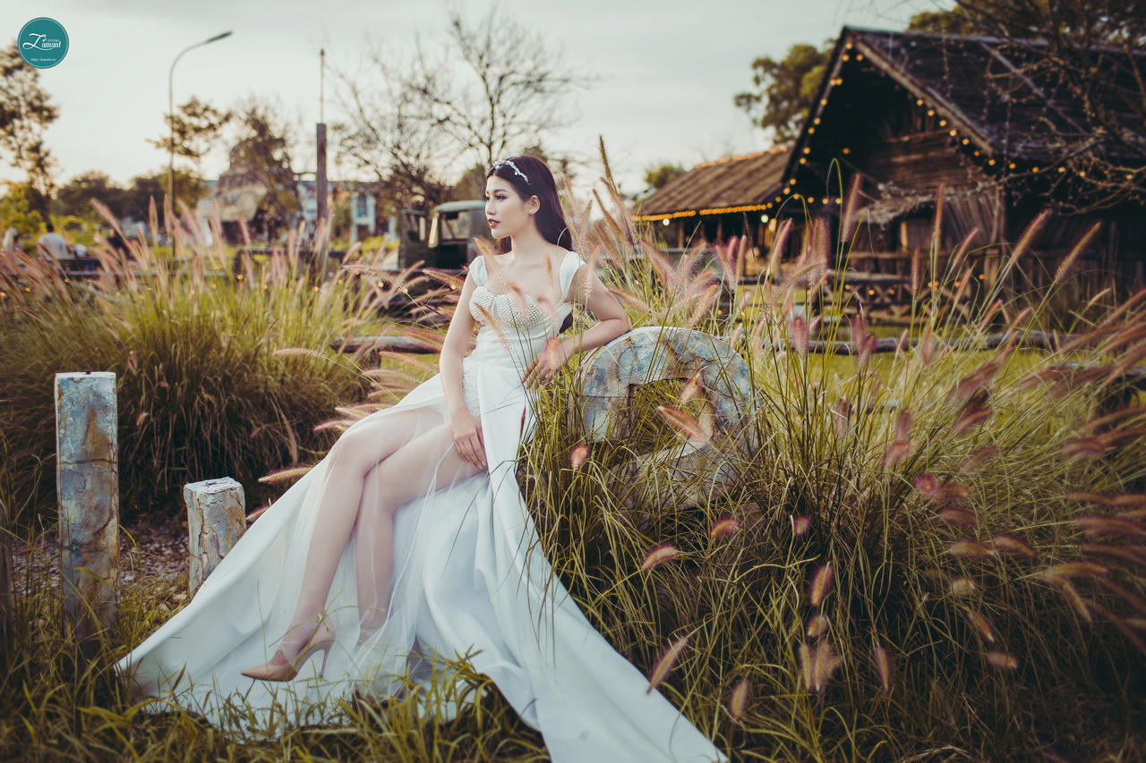 Lucky model' Quỳnh Châu lộng lẫy trong khung cảnh đầy thơ mộng