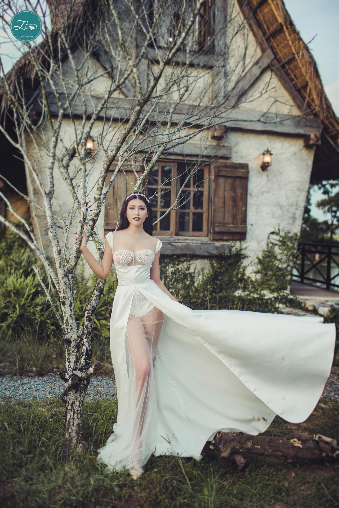 Lucky model' Quỳnh Châu lộng lẫy trong khung cảnh đầy thơ mộng