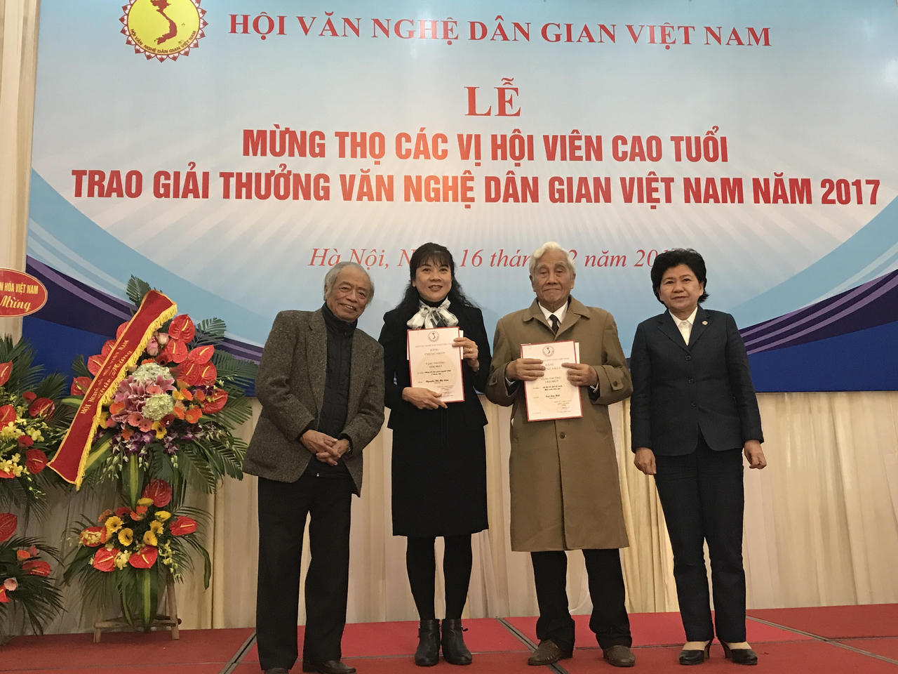 Hội Văn nghệ dân gian Việt Nam nhận Huân chương hạng Nhì