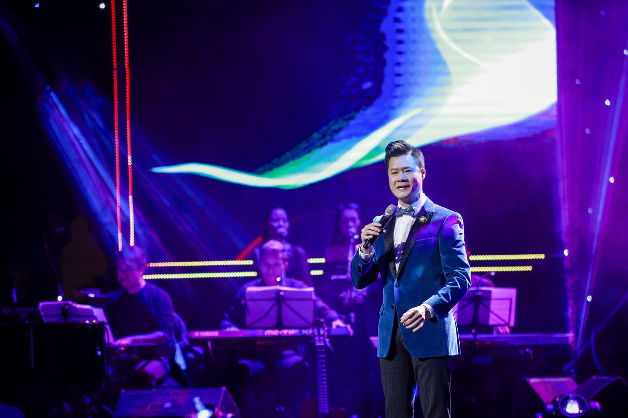  Bằng Kiều- Trung Quân Idol cùng “Thương nhau ngày mưa“