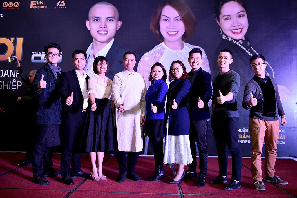 Á hậu Thụy Vân ham học, Nhà thiết kế Hoài Nam kể chuyện vỡ nợ