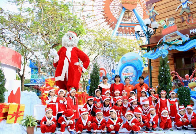 Lễ hội 'Vui Giáng sinh – Chào năm mới 2017' tại Công viên Hồ Tây