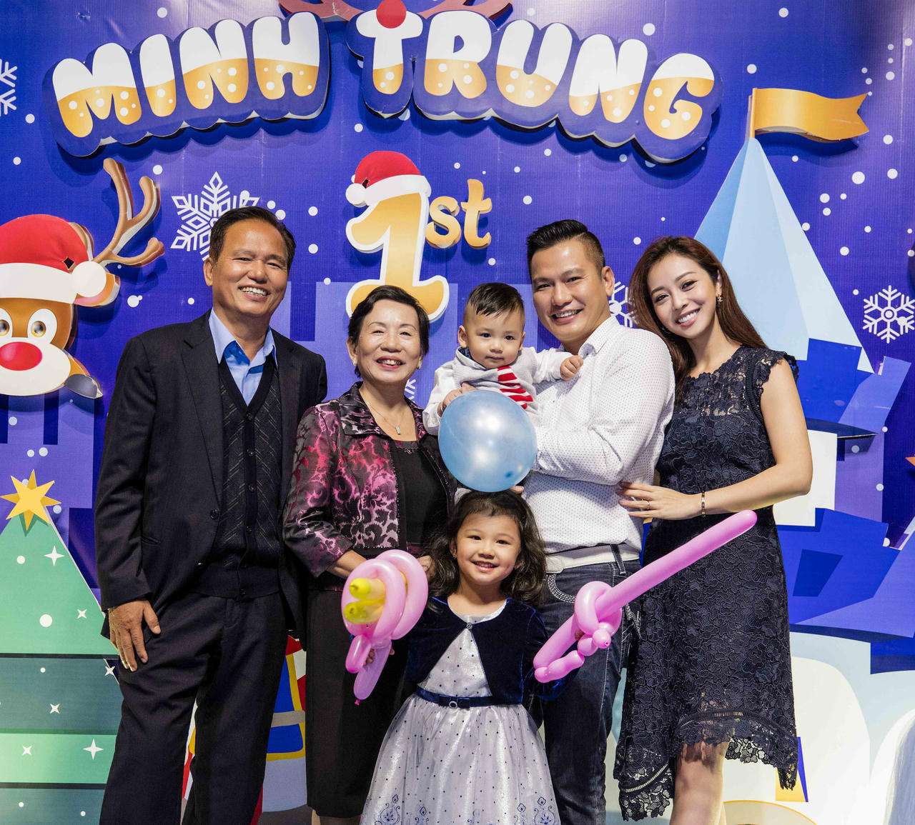 Vợ chồng hoa hậu Jennifer Phạm tổ chức thôi nôi con trai