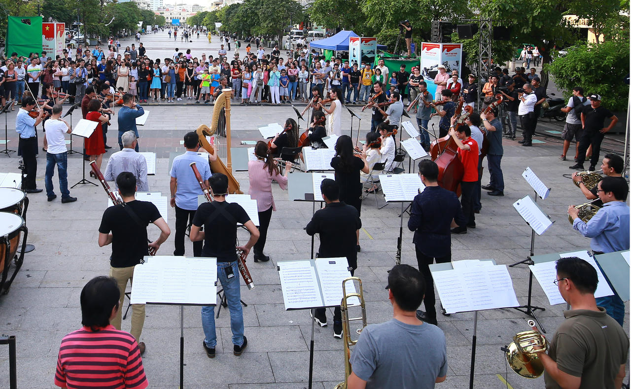 'Bông hồng violin' Kawakubo Tamaki 'tái ngộ' khán giả Việt