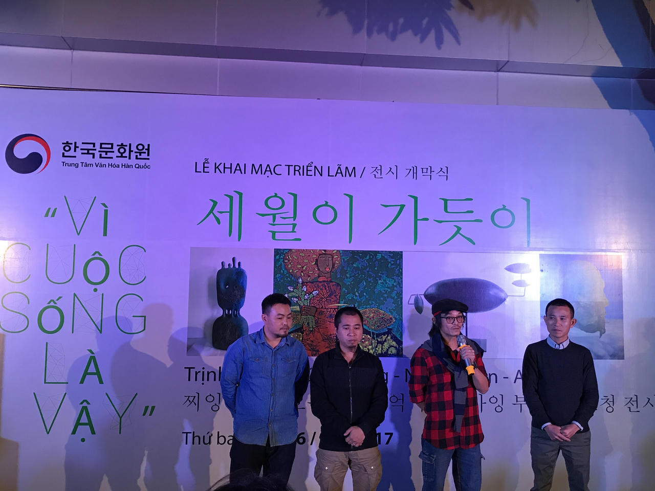 30 tác phẩm dự triển lãm “Vì cuộc sống là vậy”