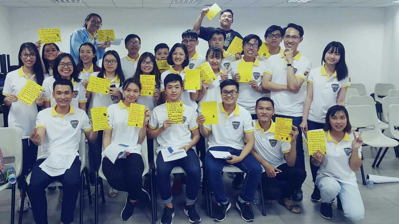 210 sinh viên đại học trở thành đại sứ an toàn giao thông trong trường đại học