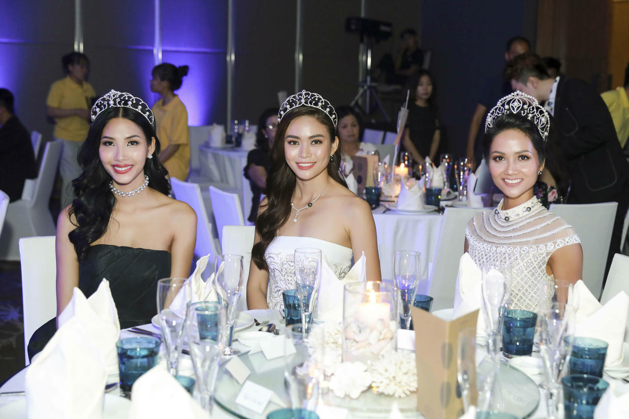 Top 3 Hoa hậu Hoàn vũ Việt Nam 2017 lộng lẫy tại Phú Quốc