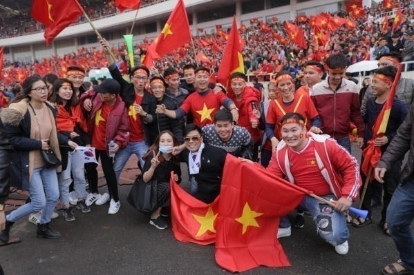 Trung Ruồi và Minh Tít được fan nhận ra giữa biển người khổng lồ