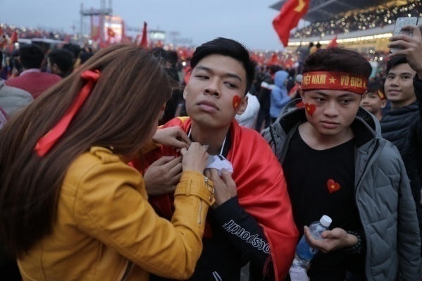 Trung Ruồi và Minh Tít được fan nhận ra giữa biển người khổng lồ