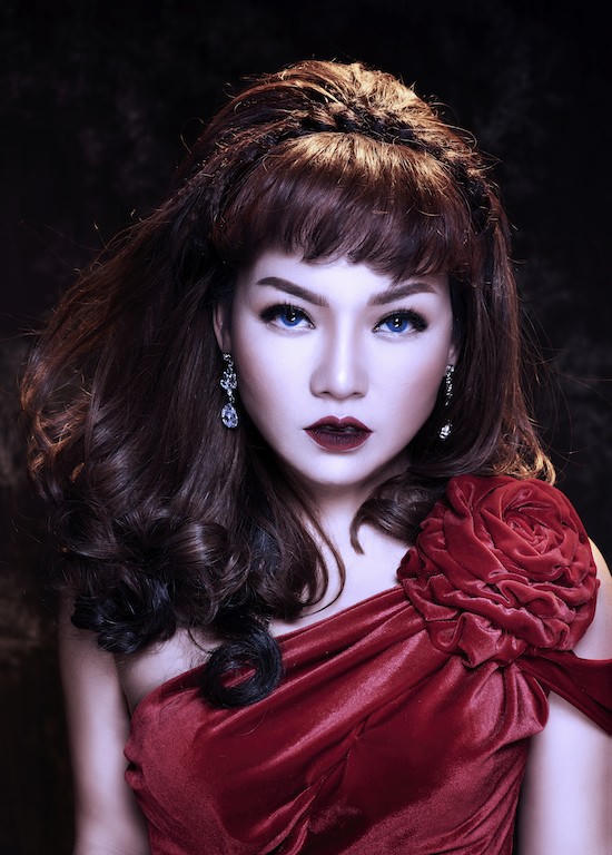  Thái Thùy Linh- Dữ dội và chìm sâu